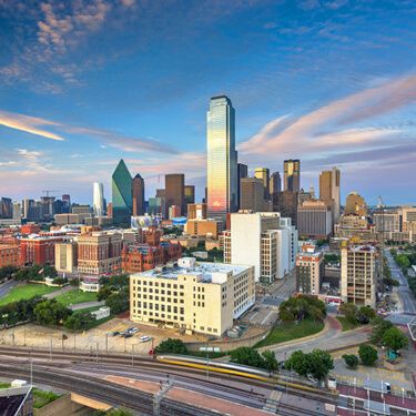 Freight Shipping from New York to Texas - Tower in center of skyline