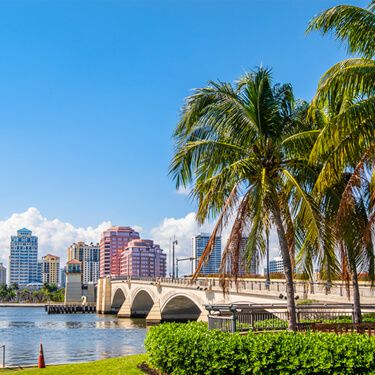 Freight Shipping from Ohio to Florida - Florida beach view with palm trees